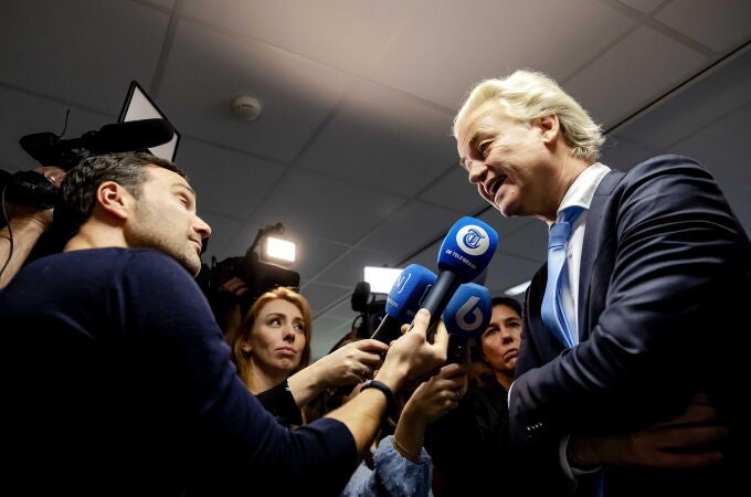 Geert Wilders responde a la prensa este lunes en La Haya