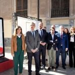 El alcalde de Murcia, José Ballesta, acompañado por concejales de la Corporación Municipal, ha presentado la campaña de comunicación de la Navidad 2023-2024