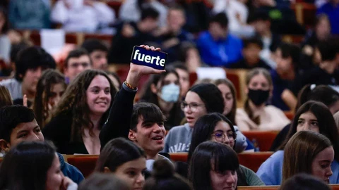 Alumnos de instituto en un congreso para jóvenes