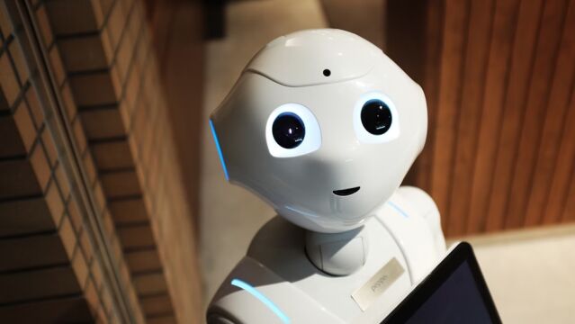 La IA es una tecnología con el potencial de cambiar la vida de las personas.