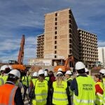 Inicio de las obras de de demolición de las 12 plantas del edificio Lagoymar, en La Manga del Mar Menor, dentro del término municipal de San Javier (Murcia)
