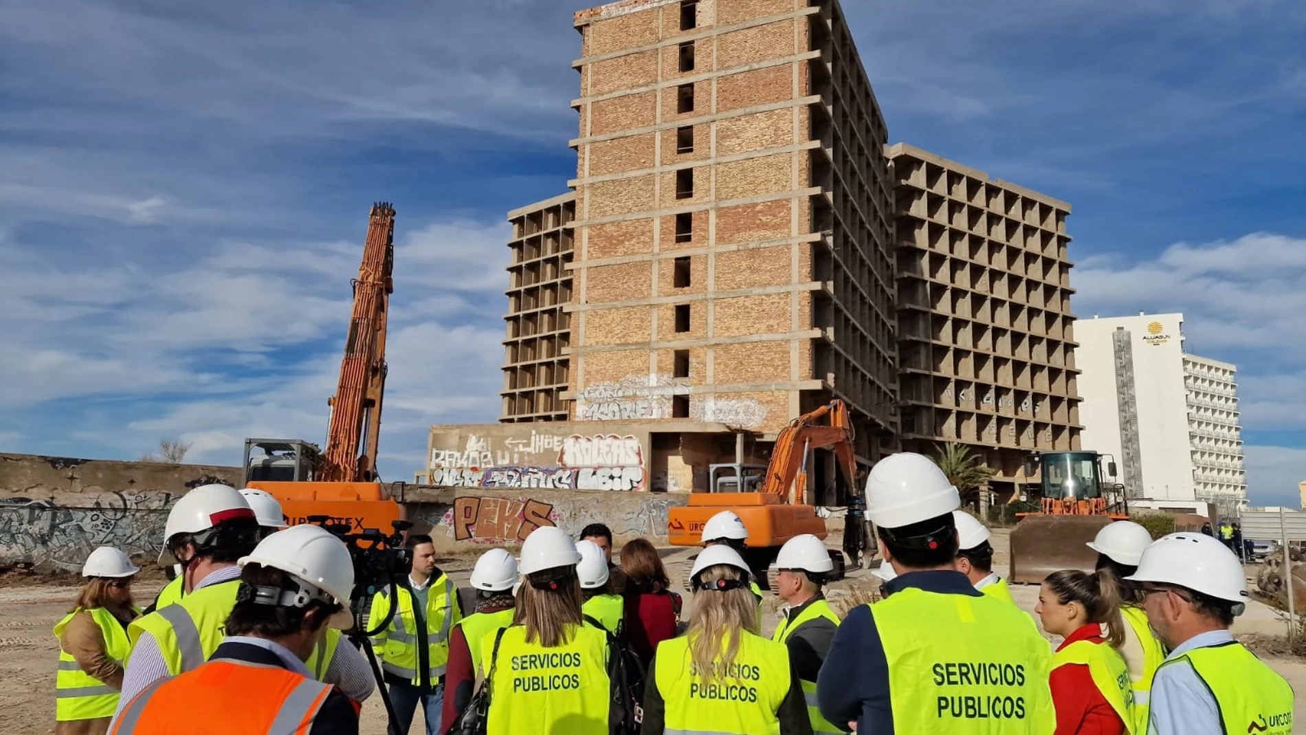 Inicio de las obras de de demolición de las 12 plantas del edificio Lagoymar, en La Manga del Mar Menor, dentro del término municipal de San Javier (Murcia) AYUNTAMIENTO DE SAN JAVIER 30/11/2023
