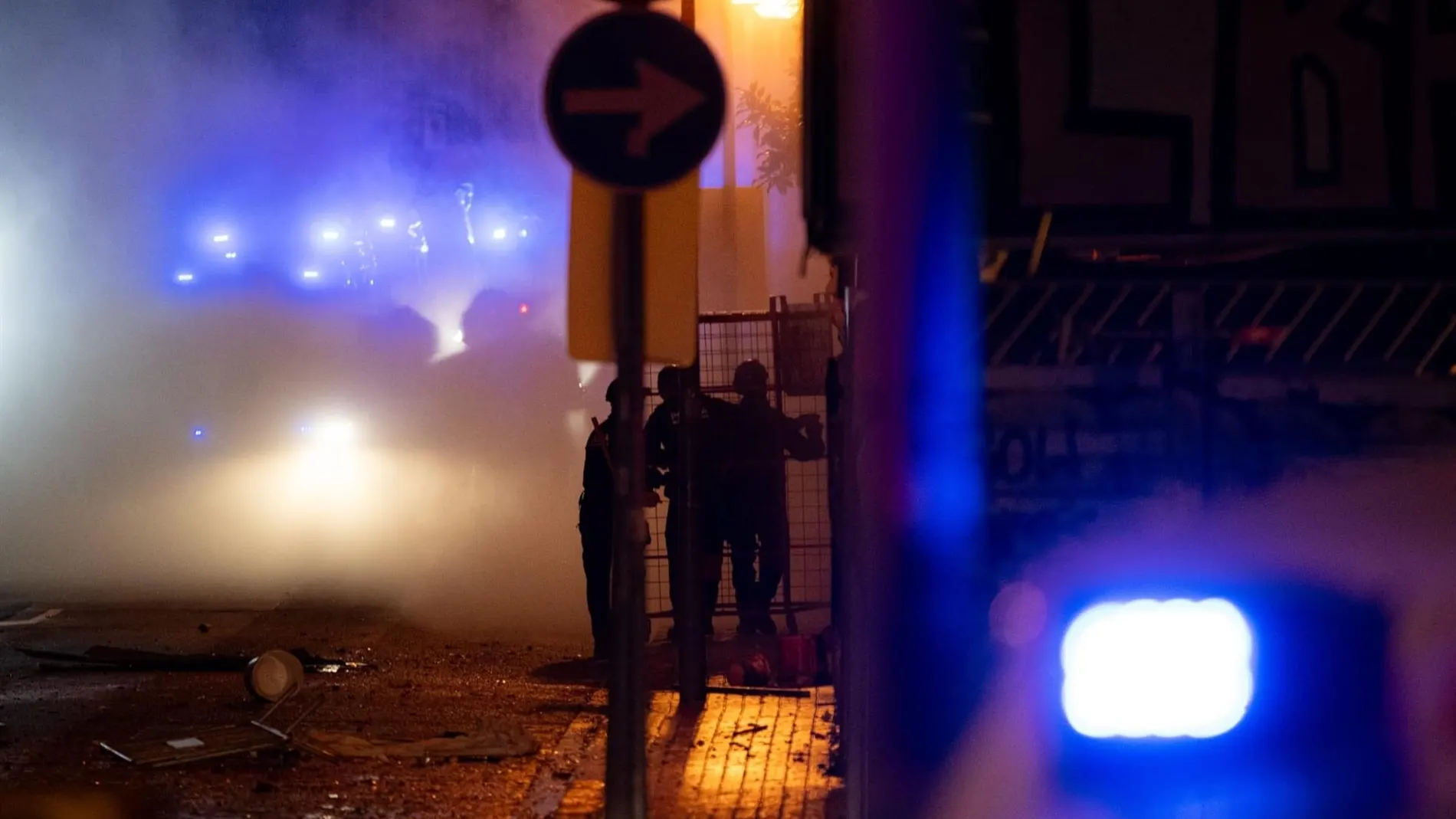 Líquido inflamable al paso de los Mossos