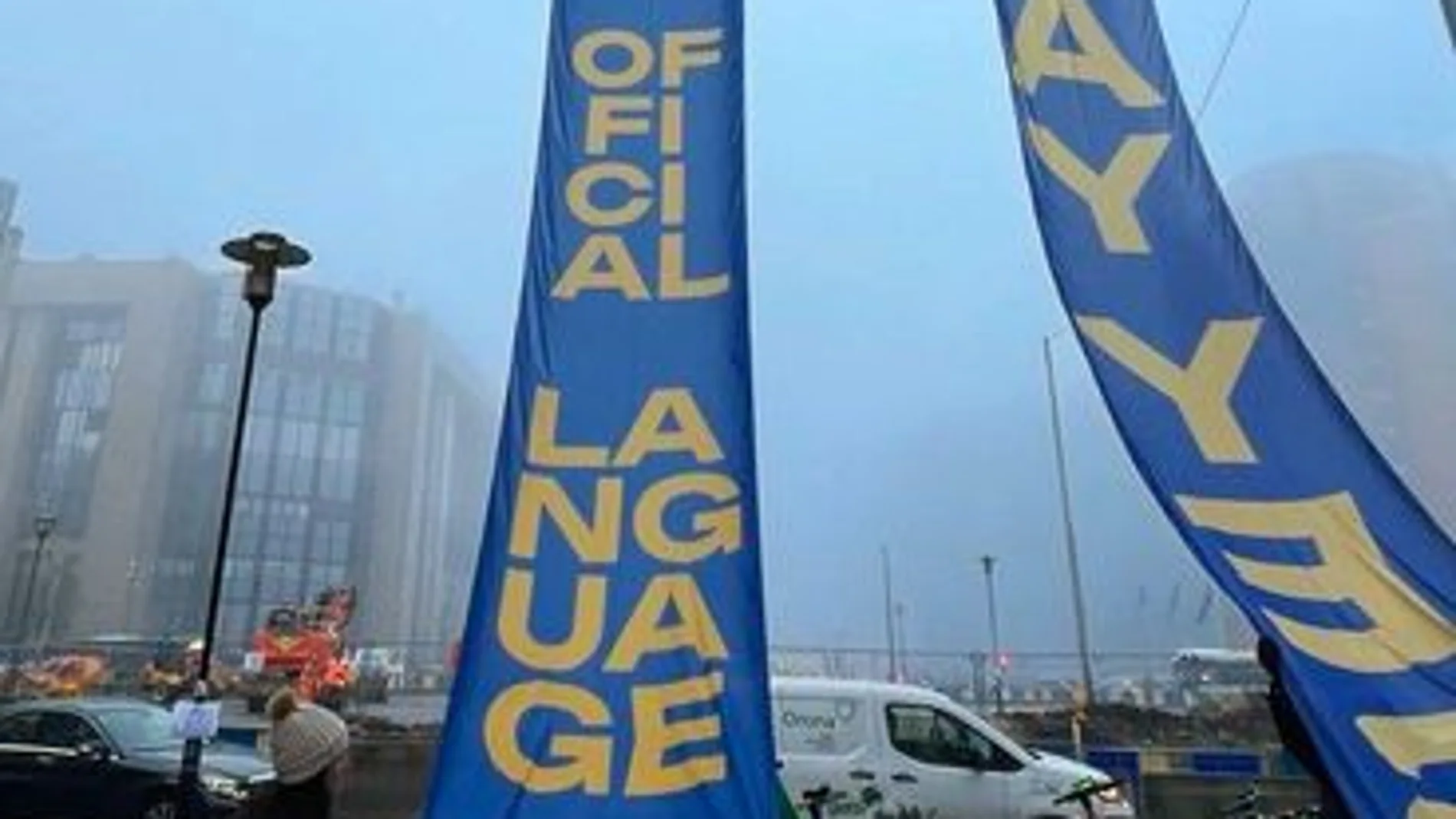 El independentismo radical presiona en Bruselas con pancartas 