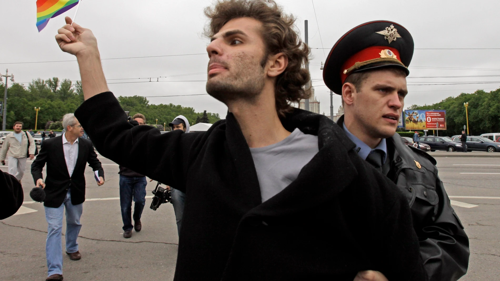 FILE - A gay rights activist is detained by a police officer in Moscow, Russia, Saturday, May 16, 2009. Russia’s Supreme Court on Thursday, Nov. 30, 2023, effectively outlawed LGBTQ+ activism, in the most drastic step against advocates of gay, lesbian and transgender rights in the increasingly conservative country. (AP Photo, File)