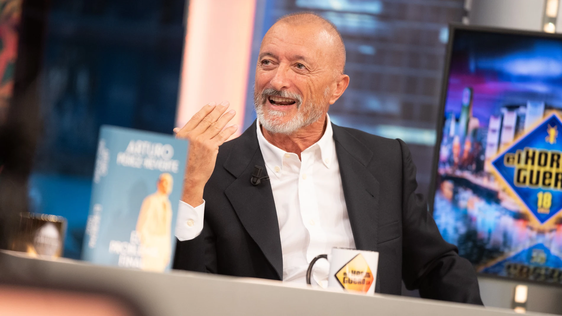 Pérez-Reverte pide "un respiro" tras su entrevista en 'El Hormiguero': "Compadézcanse de este septuagenario"
