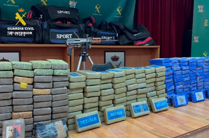 Una vivienda-guardería de Huelva albergaba 313 kilos de cocaína y un fusil AK-47