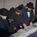 Argentina's President-elect, Javier Milei, center, prays next to Chabad-Lubavitch rabbis at the resting place of the Rebbe, Rabbi Menachem Mendel Schneerson, at Montefiore Cemetery on Monday, Nov. 27, 2023, in the Queens borough of New York. 