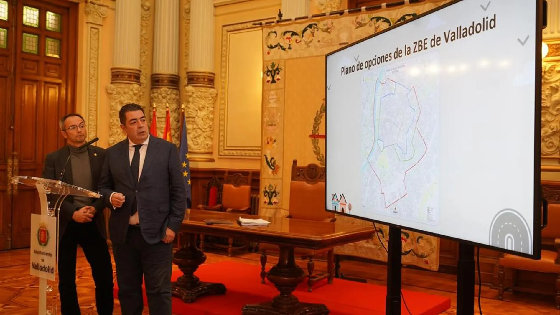 Alberto Gutiérrez y Víctor Martín presentan la zona de bajas emisiones