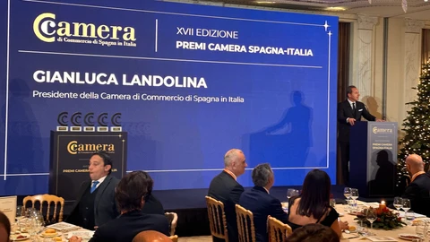 Gianluca Landolina. Presidente de la Cámara de Comercio de España en Italia durante su discurso en la entrega de premios en su XVII edición en Milán.