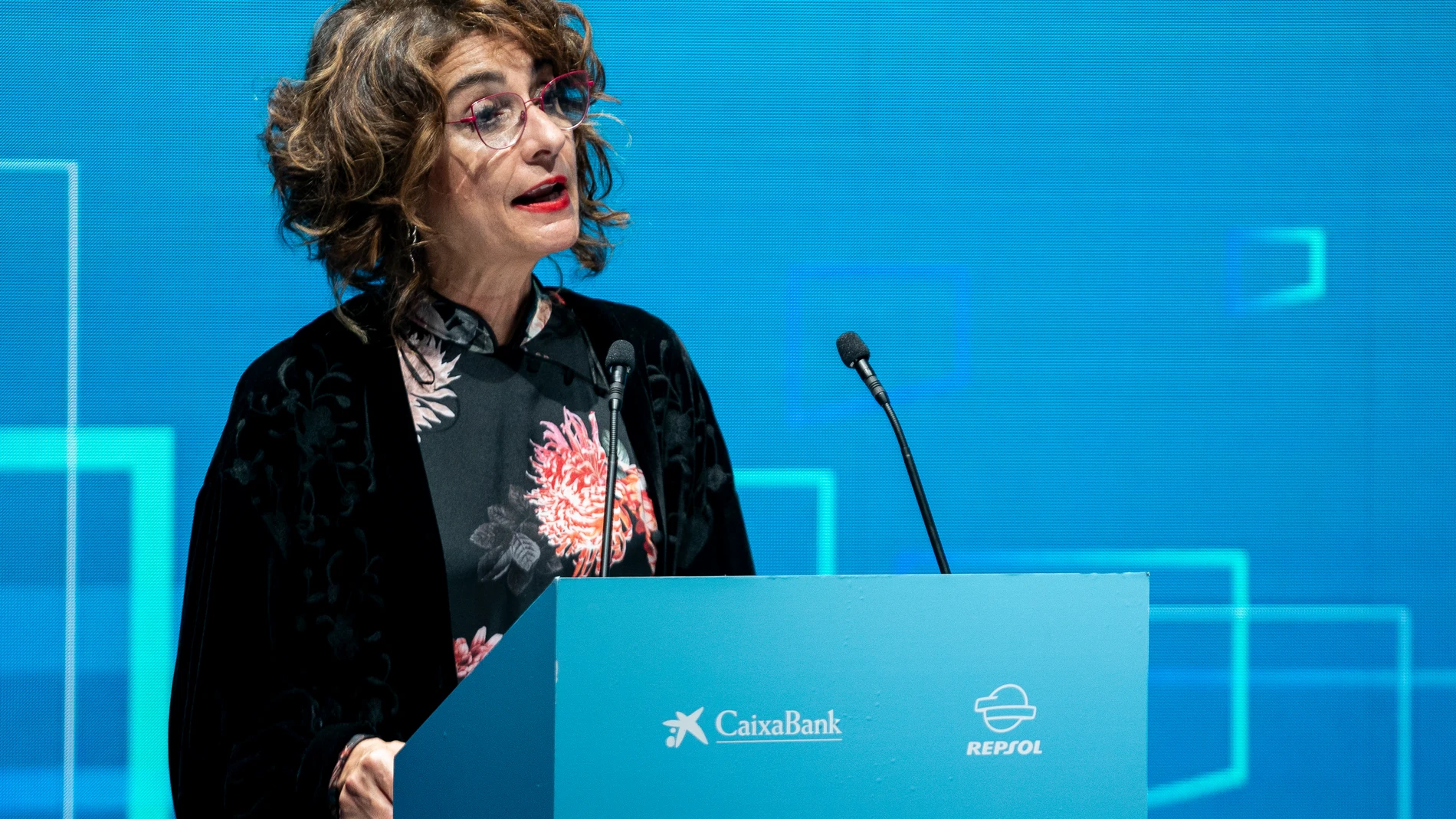 La vicepresidenta cuarta del Gobierno y ministra de Hacienda y Función Pública, María Jesús Montero, clausura la entrega de los XVI Premios Cinco Días a la Innovación Empresarial, en CaixaForum, a 4 de diciembre de 2023, en Madrid (España). Los Premios Cinco Días a la Innovación Empresarial se han convertido en su decimosexta edición en un acontecimiento clave del entorno de la empresa. Los galardones, que se celebran en colaboración con CaixaBank y Repsol, reconocen cada año el compromiso y ...