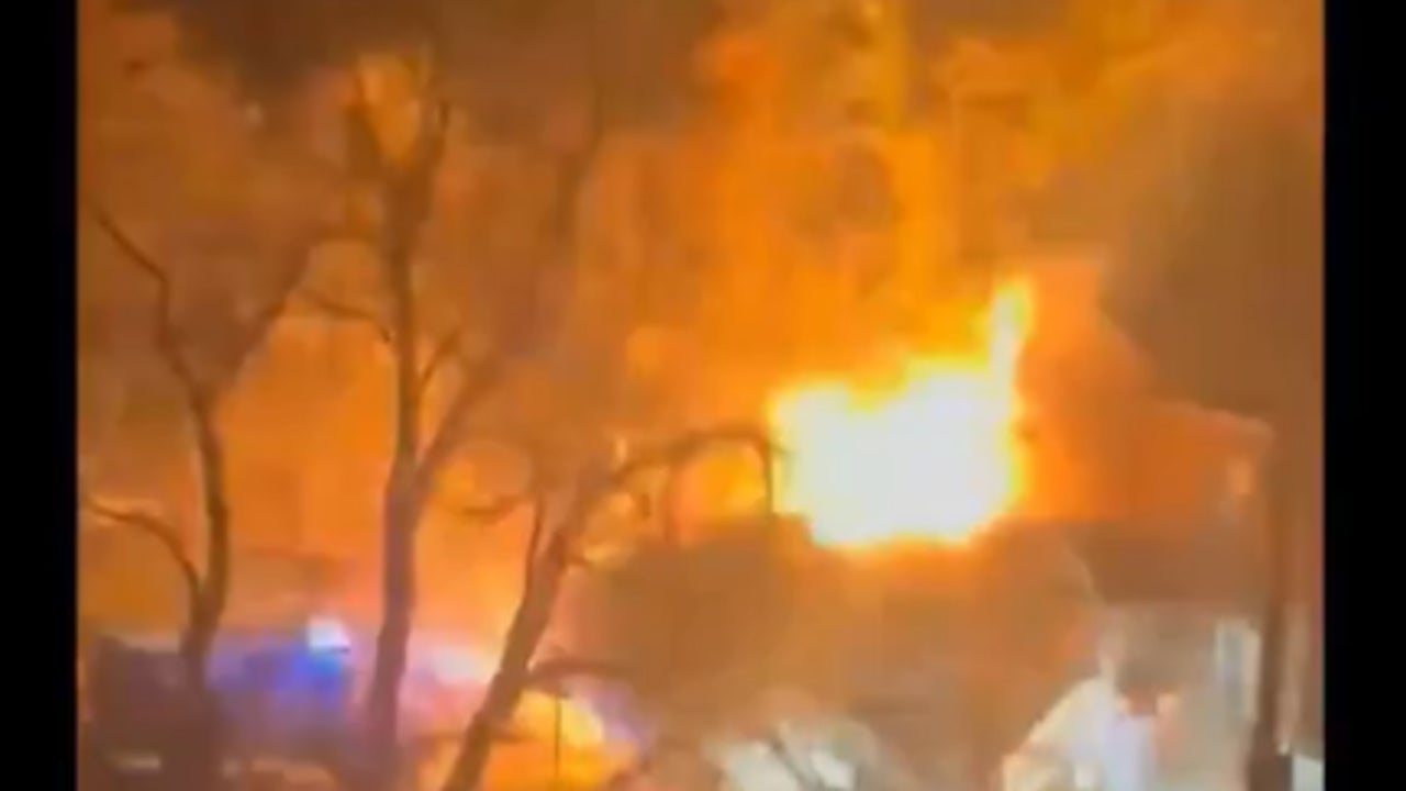 Video of the spectacular explosion of a house in Washington during a police search