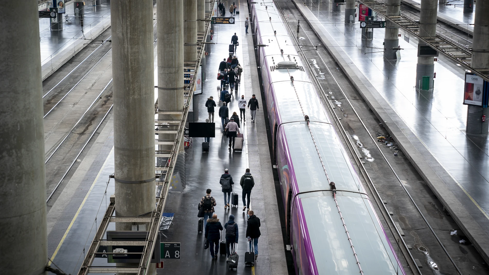 Economía.- Renfe ofrece más de 2,8 millones de plazas para viajar en sus trenes en el 'puente de la Constitución'