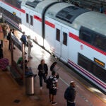 MADRID.-AMP2.- Cortada la circulación de Cercanías en el túnel de Recoletos por la salida de vía de un tren en Atocha