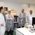 El consejero de Industria, Comercio y Empleo, Mariano Veganzones, visita las instalaciones de Soria Natural en Garray (Soria)