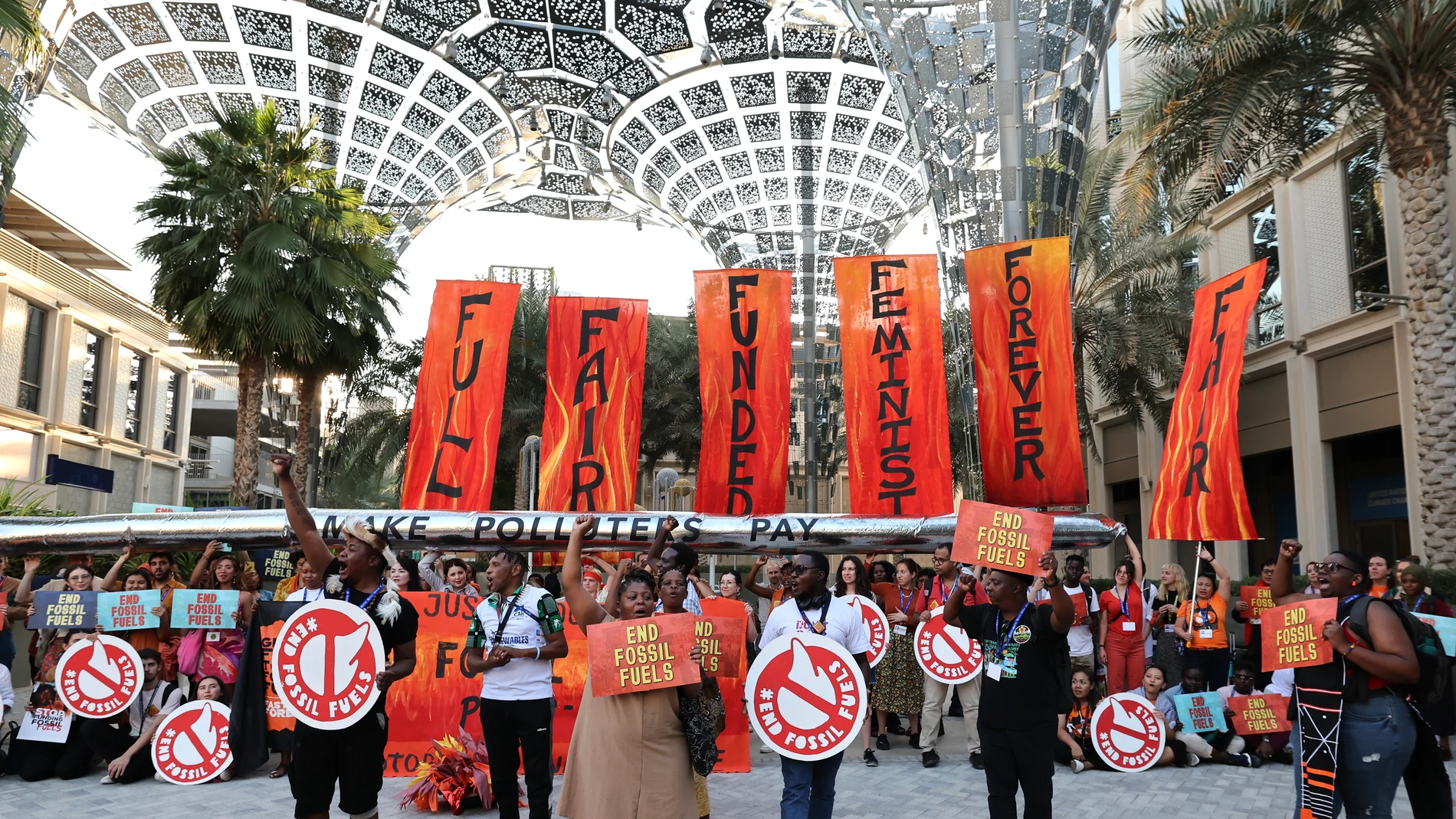 Dubai (United Arab Emirates), 05/12/2023.- Activists holding placards and banners shout slogans during a protest calling for an end to fossil fuels on the sixth day of the 2023 United Nations Climate Change Conference (COP28), at Expo City Dubai, in Dubai, UAE, 05 December 2023. The 2023 United Nations Climate Change Conference (COP28), runs from 30 November to 12 December, and is expected to host one of the largest number of participants in the annual global climate conference as over 70,000...