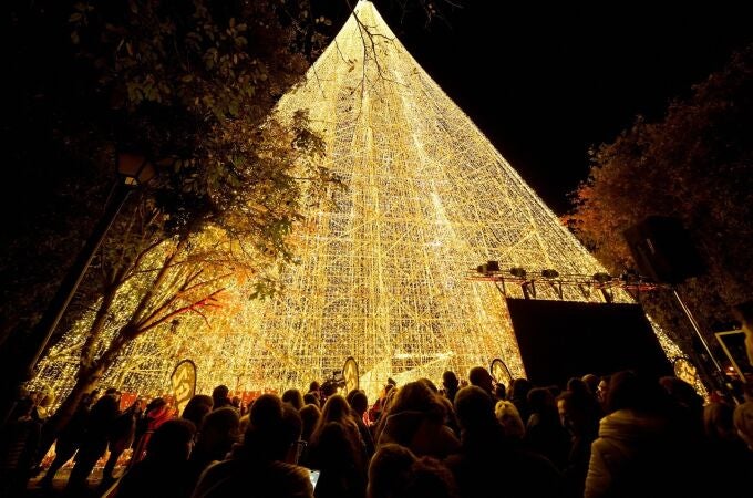 Encendido del árbol de Navidad más alto de España, en el municipio de Cartes