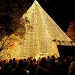 Encendido del árbol de Navidad más alto de España, en el municipio de Cartes