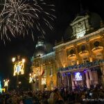 Espectáculo pirotécnico en el encendido de luces de Cartagena