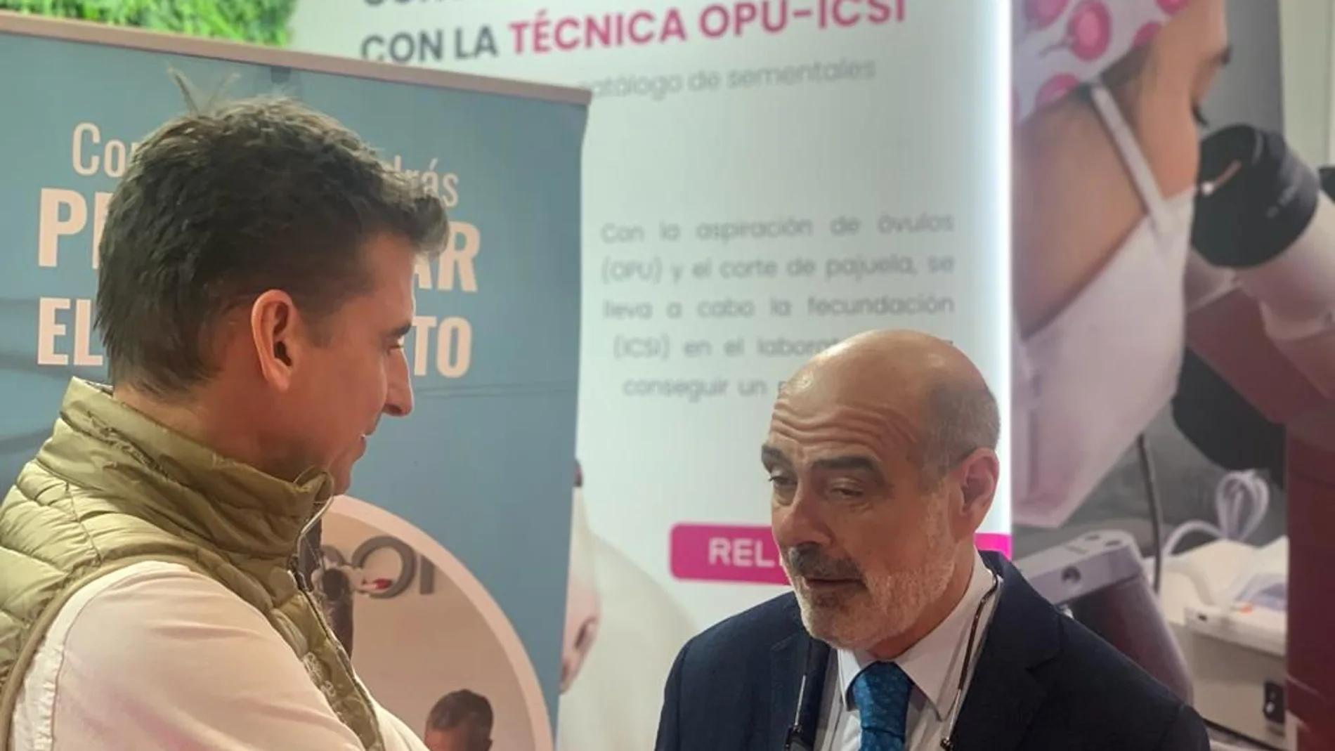 Enrique Criado, CEO de Ovohorse, charla sobre clonación equina con José Juan Morales, presidente de Ancce