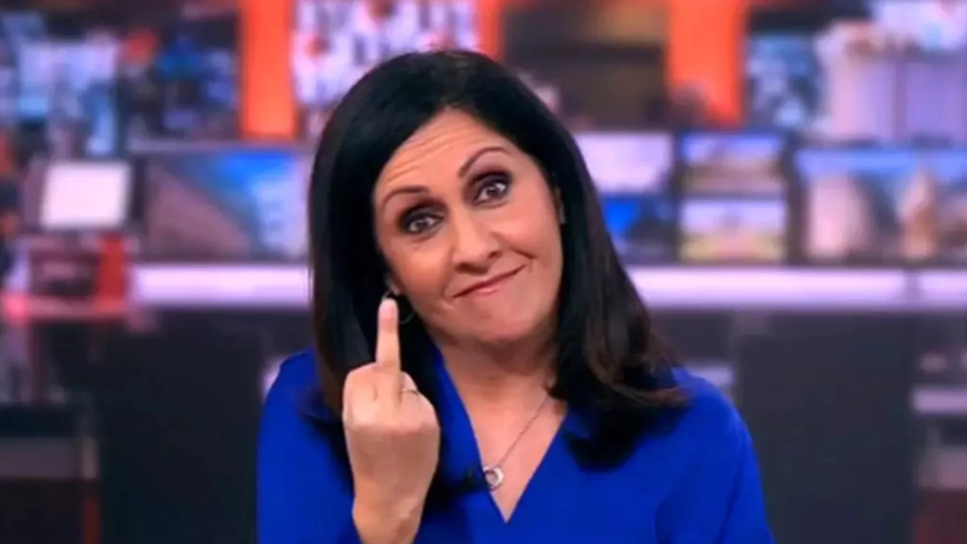Maryam Moshiri, presentadora de la BBC, captada haciendo una peineta