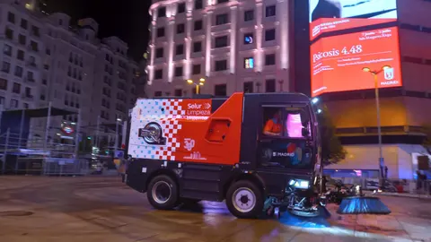 Medio mecánico del Selur, en la plaza de Callao