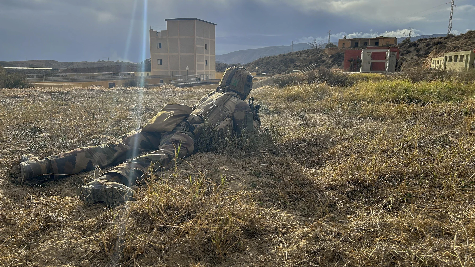 Un soldado participa en el ejercicio 'Iberian Legion 23' en la base 'Álvarez de Sotomayor', en Viator (Almería) 