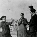 Àngel Fernández de Soto, Pablo Picasso y Carles Casagemas, en la calle de la Mercè, hacia 1900