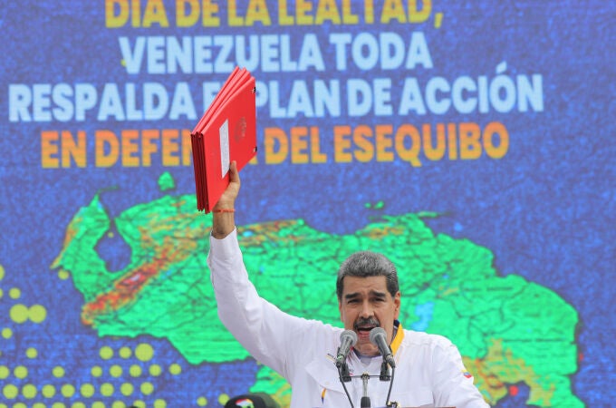 Nicolás Maduro llama a "denunciar" a opositores "en cada calle" por traición a la patria