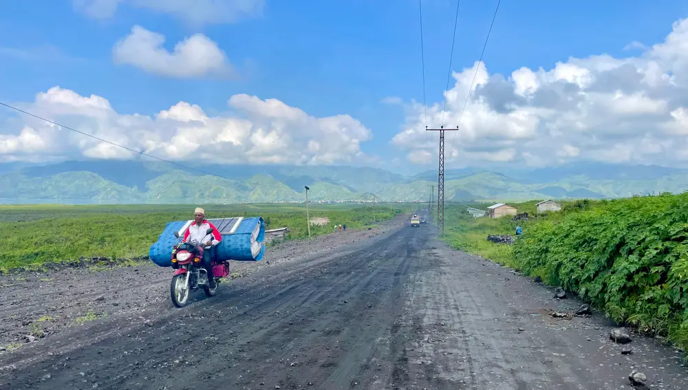 La carretera que lleva a la ciudad de Sake desde Goma.