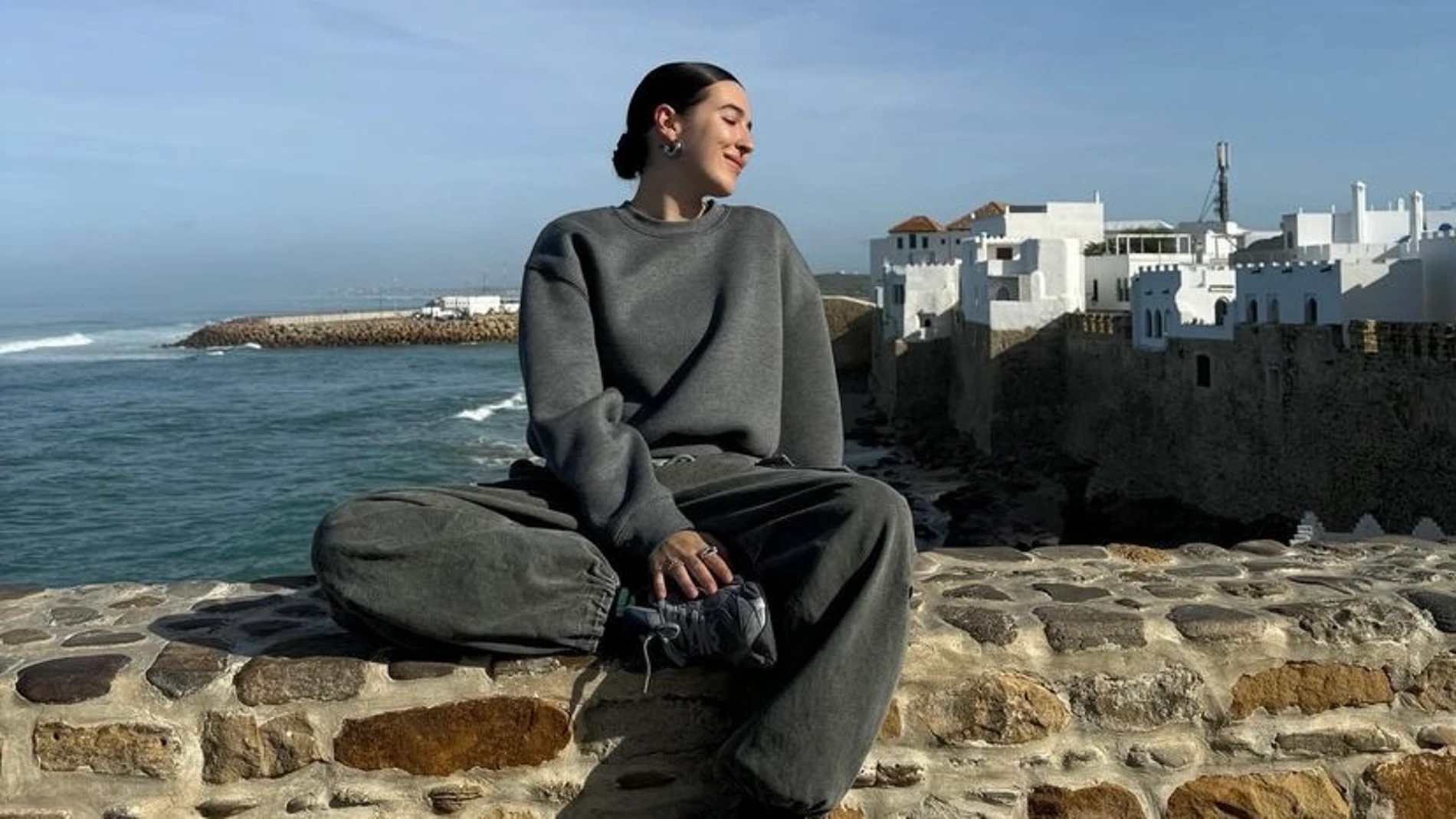 Alba Díaz con un look en tendencia en su viaje de puente de diciembre.