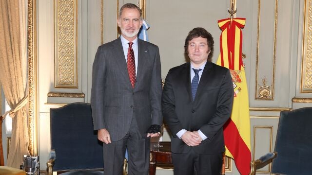 El Rey Felipe VI se reúne con Javier Milei para conversar sobre las relaciones entre España y Argentina