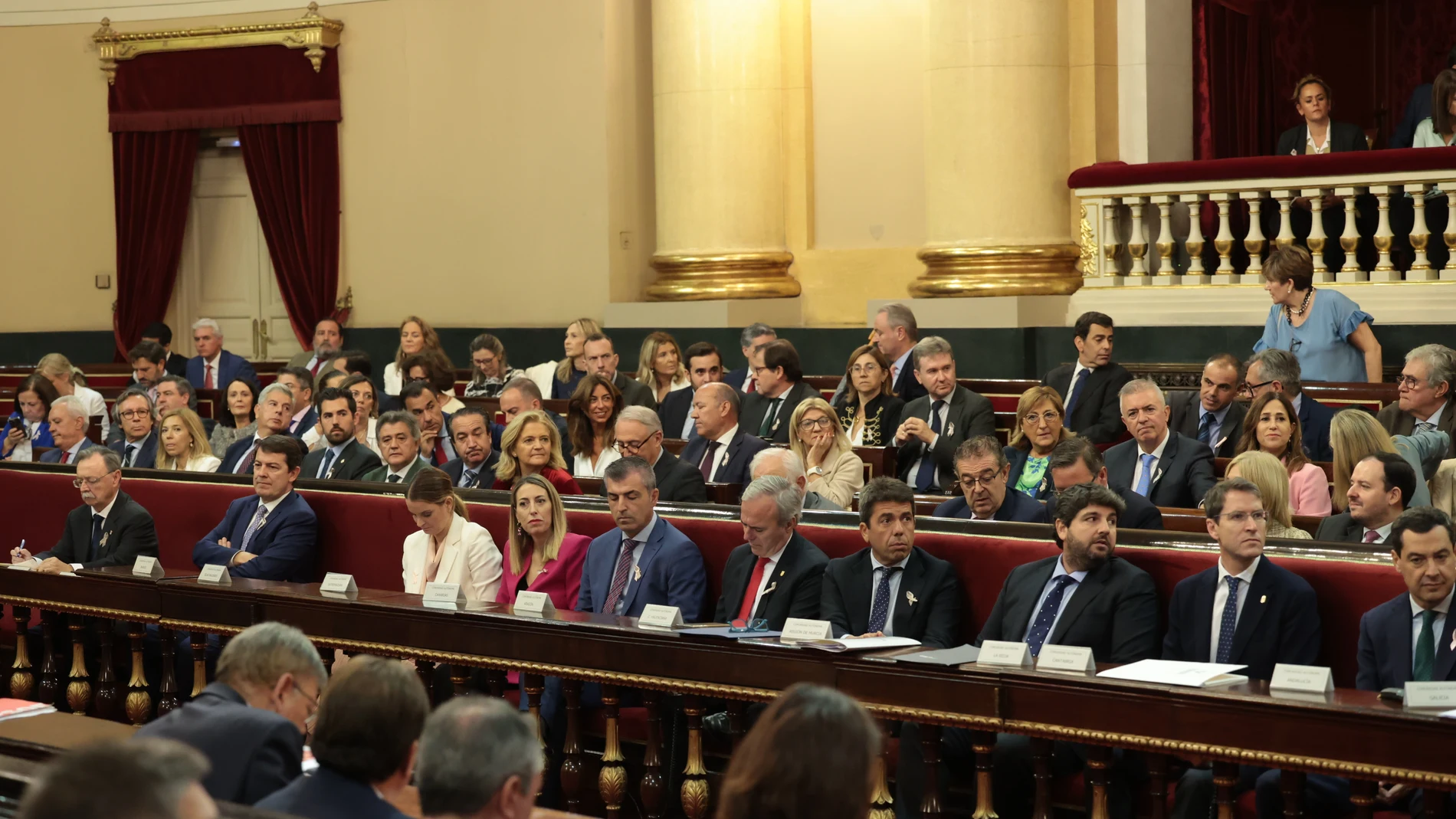 MADRID.-Al menos diez presidentes autonómicos se subirán el sueldo en 2024, mientras que Moreno, Ayuso y Clavijo se lo congelan