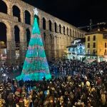 Decoración e iluminación navideña junto al Acueducto de Segovia