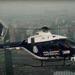Un helicóptero H135 de la Policía Nacional sobrevuela Madrid
