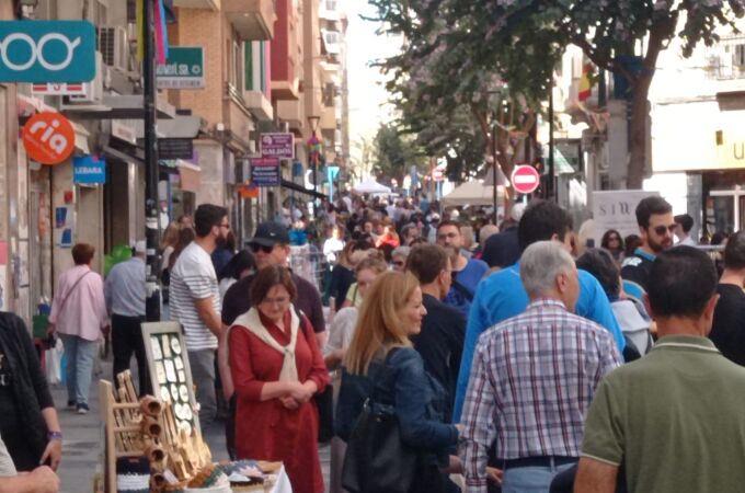 Alicante dinamiza esta Navidad el comercio local y las compras con actividades y talleres en 10 plazas