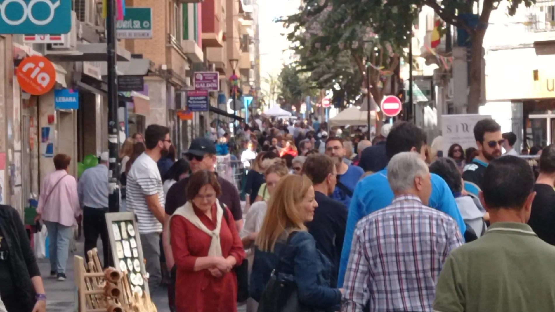 Alicante dinamiza esta Navidad el comercio local y las compras con actividades y talleres en 10 plazas