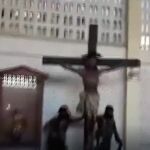La destrucción de los símbolos cristianos es una obsesión de los yihadistas