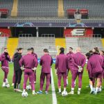 Los jugadores del Sevilla, en el entrenamiento previo al choque con el Lens