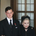 La princesa Diana de Orleans (a la derecha) y su nieto, Wilhelm