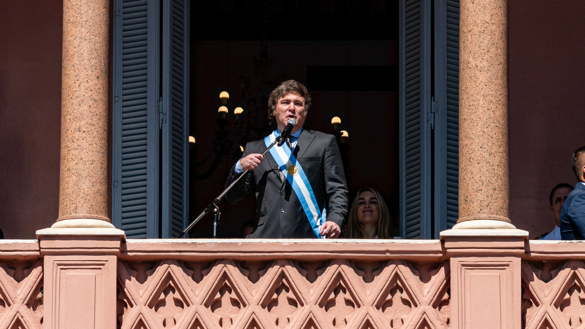 VÍDEO: Argentina.- Milei toma juramento de sus nueve ministros a puerta cerrada