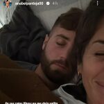 Anabel Pantoja junto a su pareja