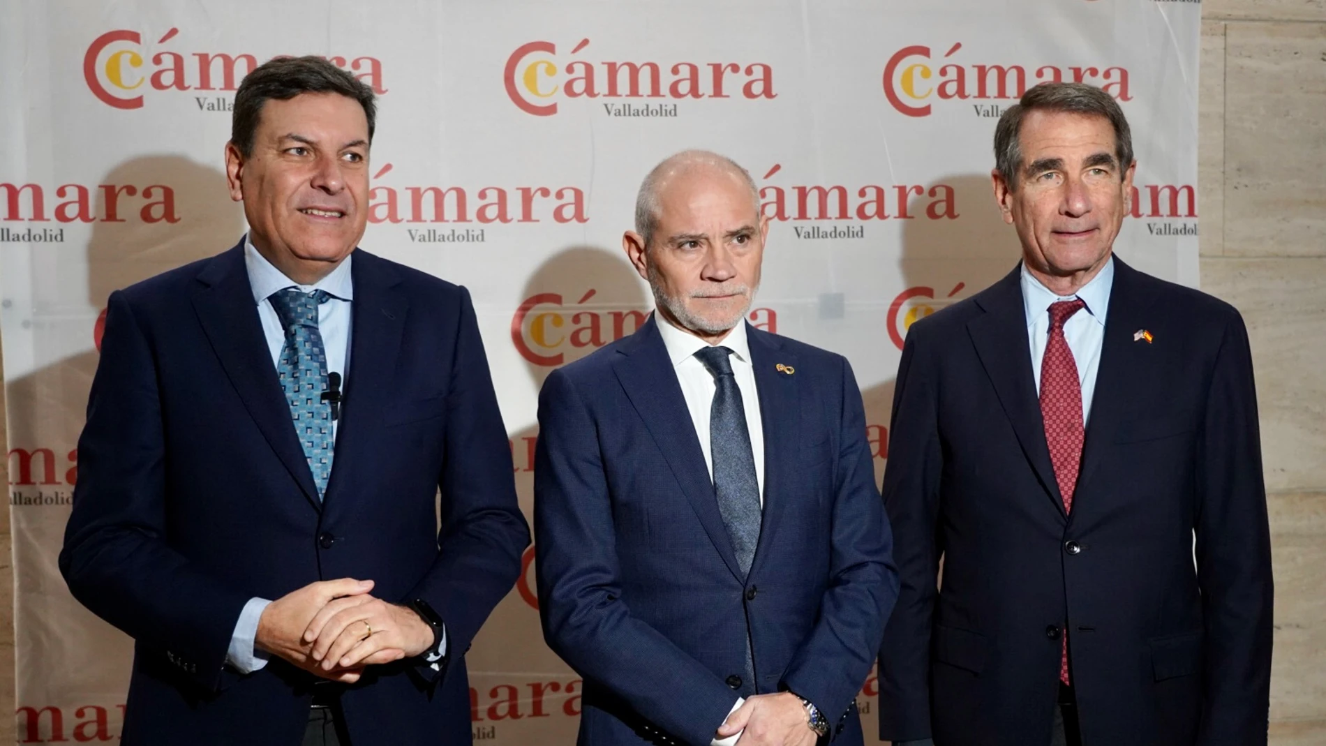 El consejero de Economía y Hacienda y portavoz, Carlos Fernández Carriedo, participa en la inauguración del XIII Foro Empresarial España - Estados Unidos, junto a Víctor Caramanzana y Alan D. Solomont