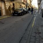 Restos de sangre en el barrio de Palmete, en Sevilla, tras el reciente tiroteo