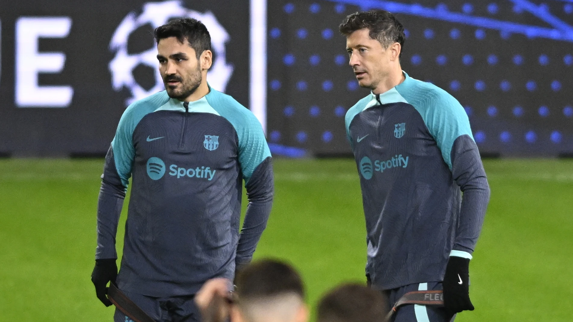 12 December 2023, Belgium, Antwerp: Barcelona's Robert Lewandowski (R) and Ilkay Gundogan take part in a training session ahead of the Wednesday's UEFA Champions League group H soccer match against Royal Antwerp FC. Photo: Tom Goyvaerts/Belga/dpa 12/12/2023 ONLY FOR USE IN SPAIN