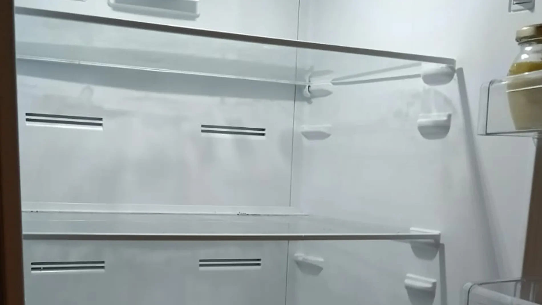 Refrigerador vacío de la quesería tras el robo