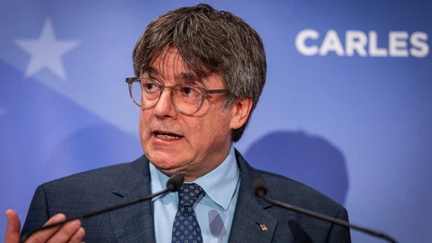 VÍDEO: Puigdemont avisa a Sánchez de que "del incumplimiento nace la desonfianza" y se queja de no poder hablar catalán