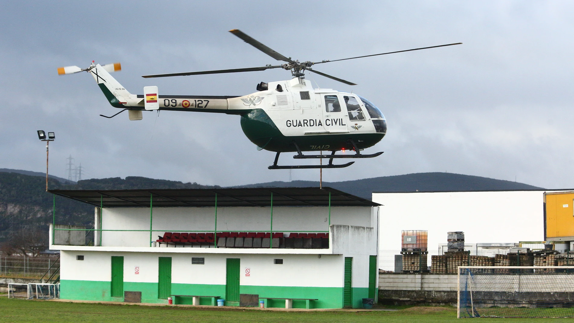 Un helicóptero de la Guardia Civil participando en las tareas de búsqueda