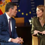 Pedro Sánchez se reúne con la presidenta del Parlamento Europeo, Roberta Metsola