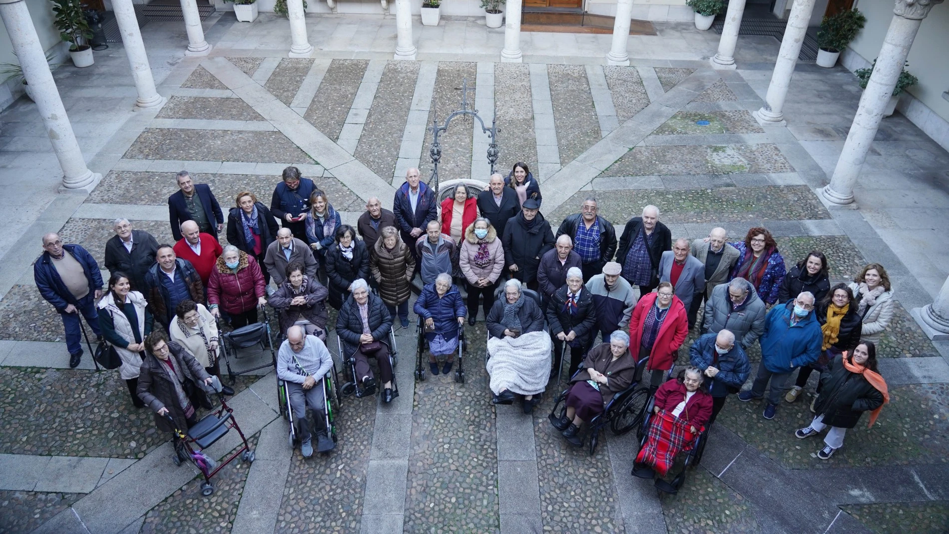 Los residentes de la Cardenal Marcelo disfrutan de la Navidad de Valladolid